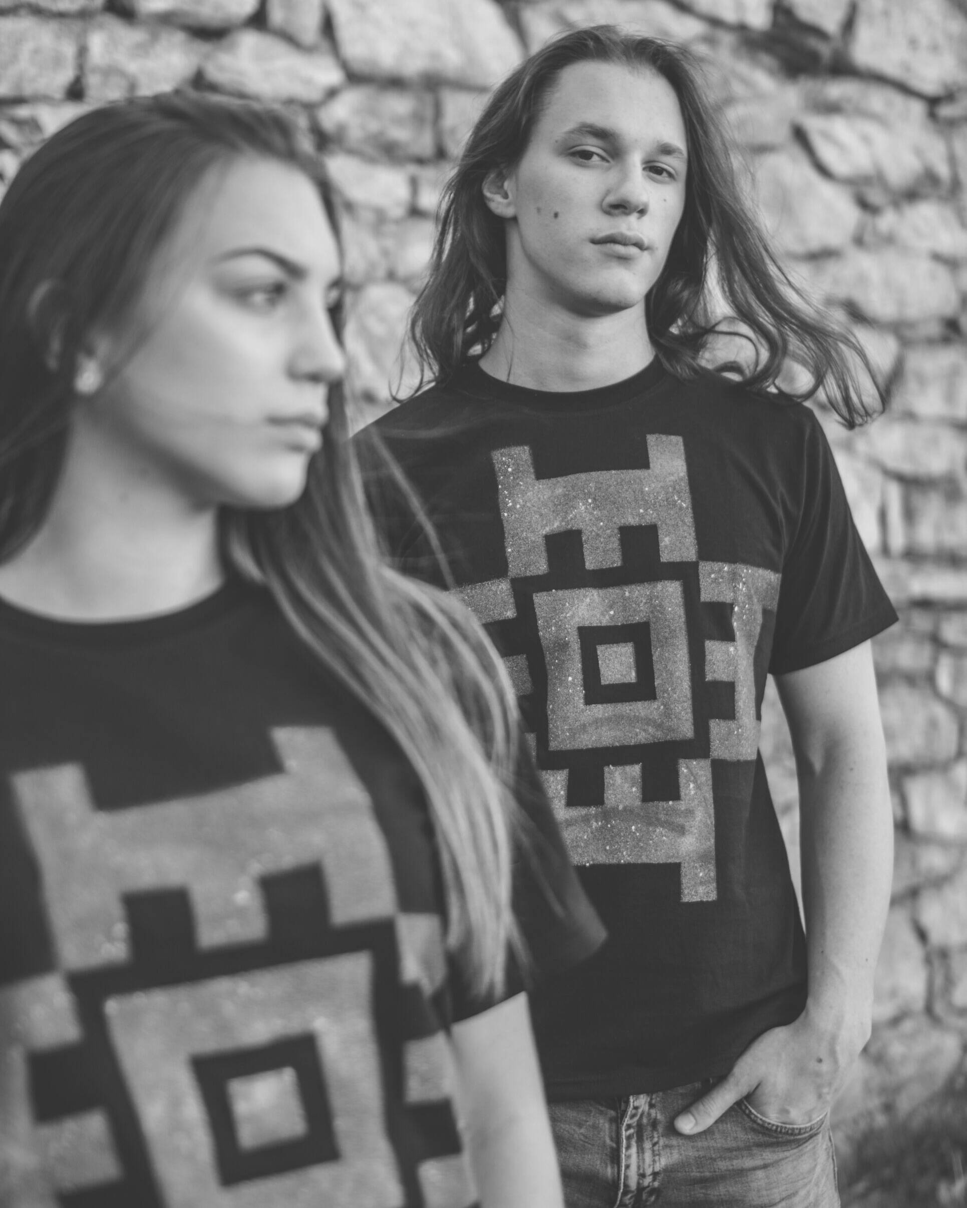 ZMIJANJE.design UNIVERSE T-shirt by Alexis Qū