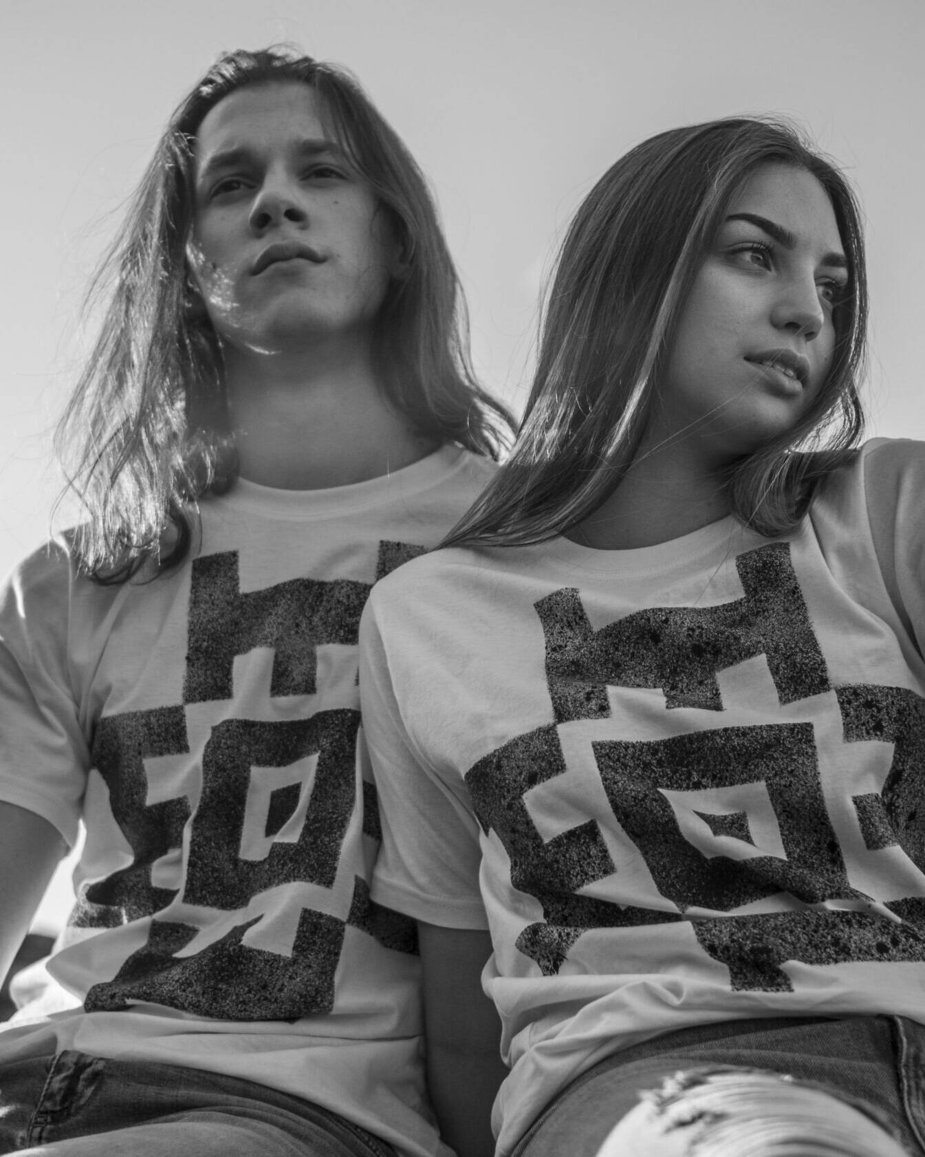 ZMIJANJE.design UNIVERSE T-shirt by Alexis Qū